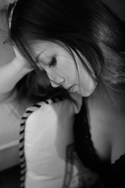 IMAGE: http://www.ethereality.info/ethereality_website/photography/1DMKII_portfolio/misc/second_look_VI/second_look-VI-5.jpg